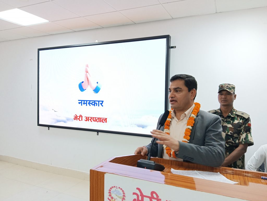 स्वास्थ्य बीमालाई नागरिकको योगदानमा आधारित हुने गरी व्यवस्थित गर्नुपर्दछ: मन्त्री पौडेल