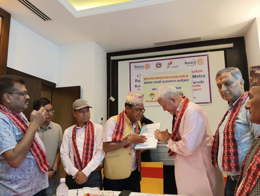 छेडागाड नगर अस्पताललाई तीन करोड बढीको स्वास्थ्य उपकरण हस्तान्तरण