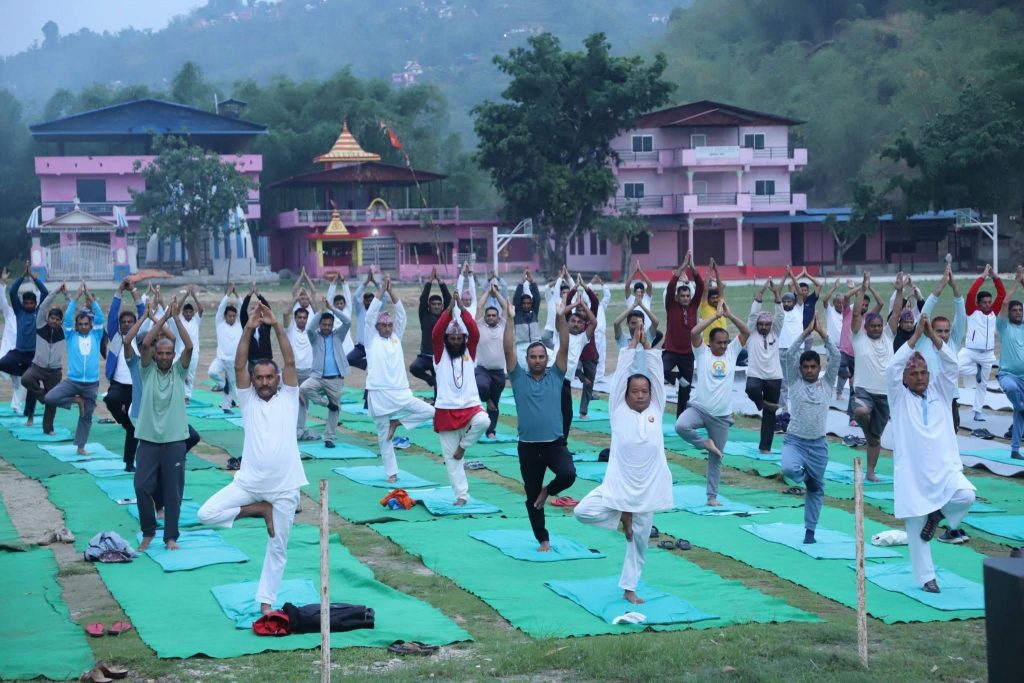 योगमार्फत स्वस्थ जीवनको सन्देश फैलाउँदै वालिङ