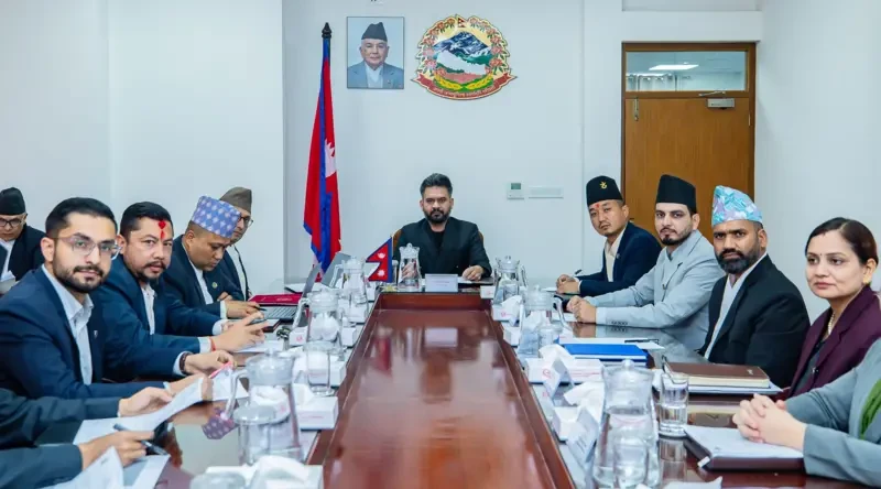 दुई दिन बिदा दिने सरकारको निर्णयले स्वास्थ्य सेवा थेग्न सक्छ त?