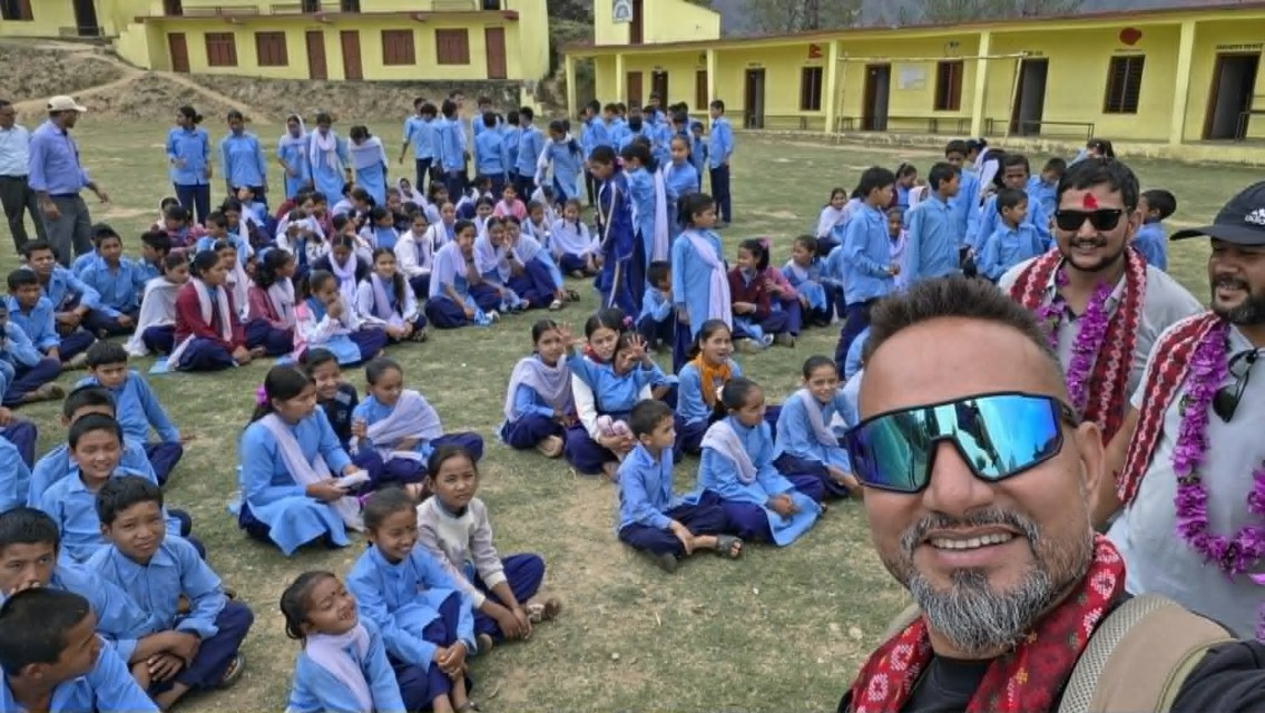 हावाहुरी प्रभावित विद्यालयलाई निसर्ग हस्पिटलद्वारा औषधि सहयोग