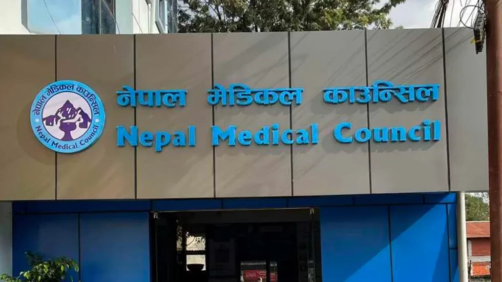 गैरकानुनी स्वास्थ्य सेवा सञ्चालन गरेको आरोपमा अस्पताल र विदेशी चिकित्सक कारबाहीमा