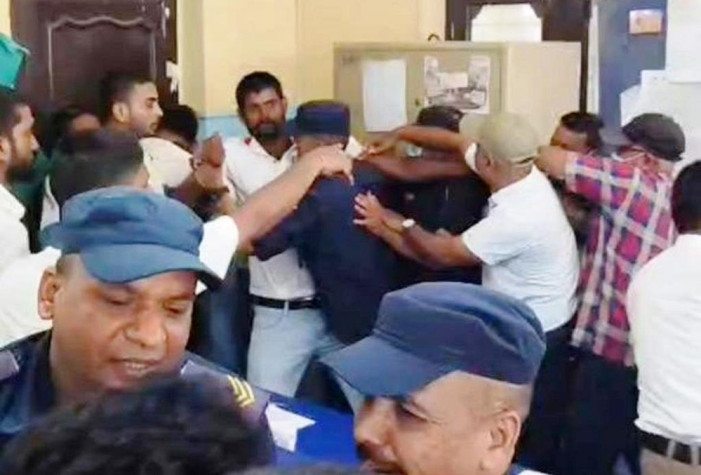 नारायणी अस्पताल घटनाः आक्रमणमा परेका चिकित्सकसहित ५ स्वास्थ्यकर्मी जिम्मेवारीबाट अलग