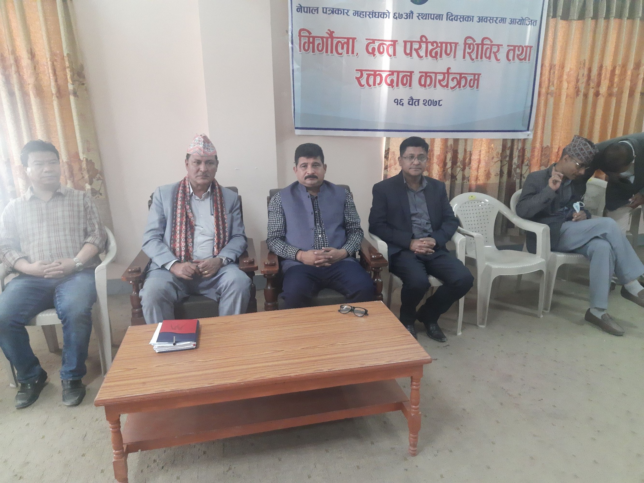 पत्रकारहरुको निःशुल्क उपचारको व्यवस्था व्यवहारिक रुपमा नै लागु हुन्छ : स्वास्थ्यमन्त्री खतिवडा 