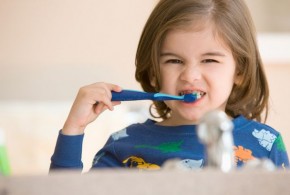 धेरै टुथपेस्टको प्रयोग बच्चाहरुका लागि हानिकारक 