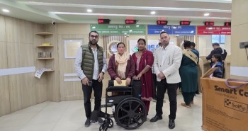 कञ्चनपुरका असक्त गणेश चौधरीलाई तिर्थराज पन्तद्वारा ह्विलचेयर र नगद सहयोग