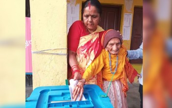 मोरङकी ११३ वर्षीया अधिकारीद्वारा मतदान