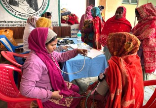 परिवार योजनाप्रति विपन्न समुदायको सोच बदलिँदै, पुरुष हिच्किचाए पनि महिलाको रुचि बढ्दै