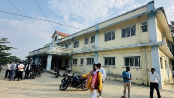 औरही गाउँपालिकाको भवन आगलागीपछि अस्पतालमै सेवा