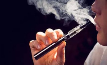 ई–सिगरेटले बिगार्दै युवा स्वास्थ्य, सरकारको निगरानी कमजोर