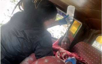 जसले बाटोमै मृत बच्चा जन्माइन्