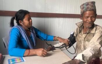 विकट गाउँमा स्वास्थ्य सेवा पुगेपछि चेपाङ्ग समुदायमा खुशी