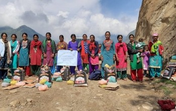 कुपोषित बालबालिकालाई पोषणयुक्त आहार वितरण