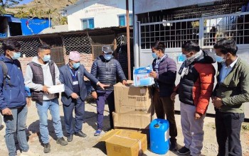 अनेरास्ववियु केन्द्रीय कमिटीद्वारा स्वास्थ्य सामग्री हस्तान्तरण