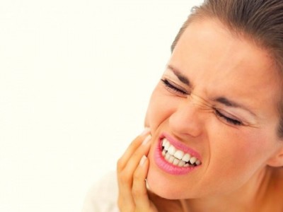 दाँत सिरिङ–सिरिङ हुने कारण र जोगिने  उपाय