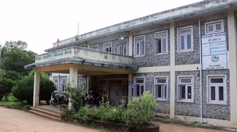 छ वर्षदेखि स्थायी दरबन्दी अनुसार डक्टरको अभावमा मालुङगा प्राथमिक स्वास्थ्य केन्द्र