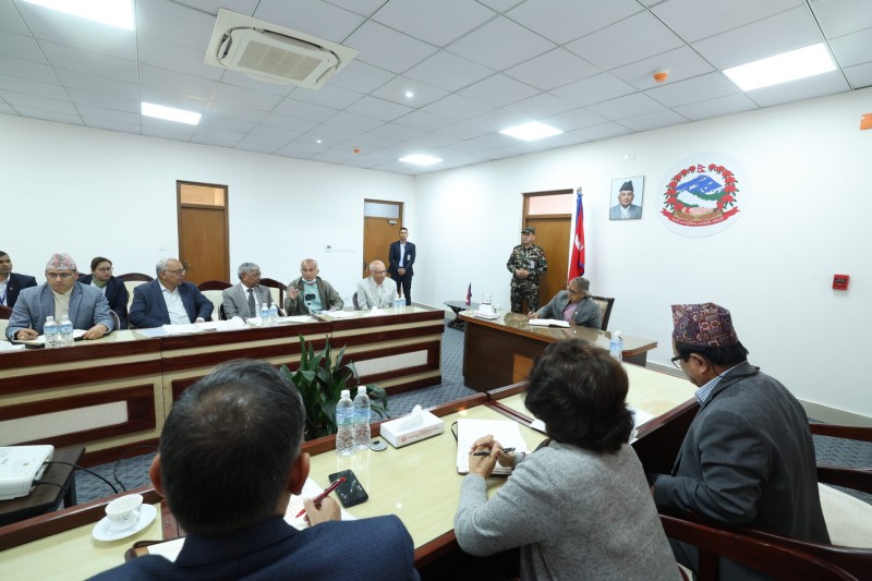 डा. गोविन्द केसीद्वारा प्रधानमन्त्रीलाई चिकित्सा शिक्षा सुधारका मागसहित दश बुँदे ज्ञापनपत्र बुझाइ