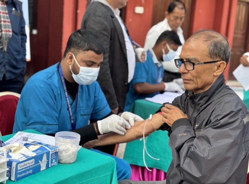 विश्व मधुमेह दिवसमा न्युरो कार्डियो अस्पतालद्वारा निःशुल्क सुगर परीक्षण