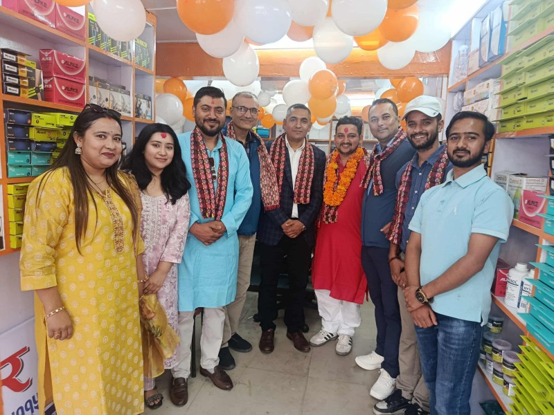 त्रिपुरेश्वरमा ‘मेडिकल बजार’को भौतिक स्टोर उद्घाटन, डेन्टल र सर्जिकल सामग्री अब एकै ठाउँमा