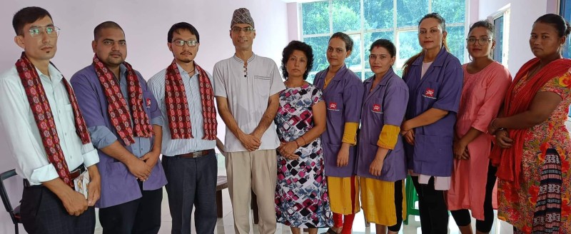 दशैंको अवसरमा ओम समाज डेन्टल बर्दिबासले दाँत उपचारमा विशेष छुट दिने