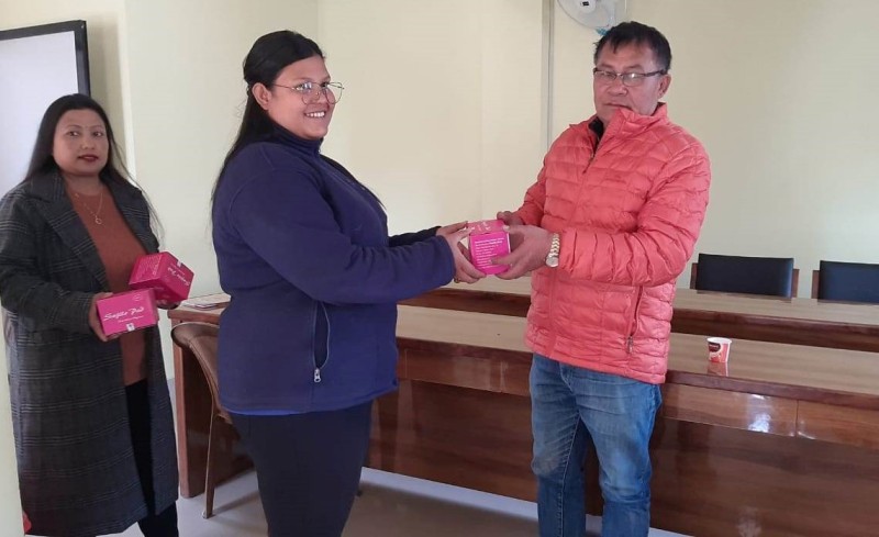 स्यानिटरी प्याड वितरण कार्यक्रममा वडावासीको साथ पाएको छु :वडा अध्यक्ष महर्जन