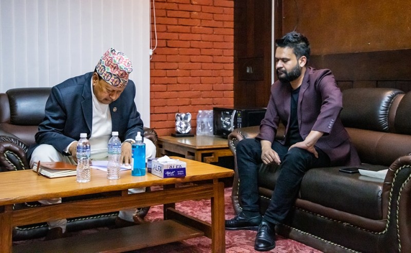 अस्पतालहरुलाई कानुनी दायरामा ल्याउन स्वास्थ्यमन्त्रीलाई बालेन शाहले दिए अल्टिमेटम 