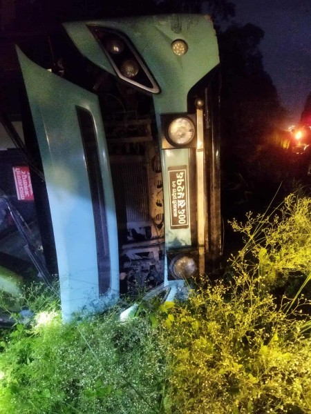 काठमाडौँबाट  छुटेको बस दुर्घटनामा परि १० जना घाइते