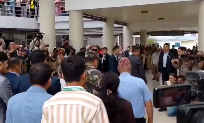 प्रधानमन्त्री कार्कीले जेनजी प्रदर्शनका घाइते भेटी मुलुकलाई निकास दिने प्रतिबद्धता जनाइन्