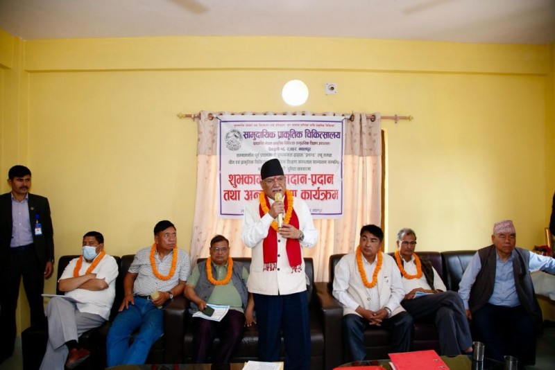प्रचण्डले गरे सामुदायिक प्राकृतिक चिकित्सालयको अनुगमन