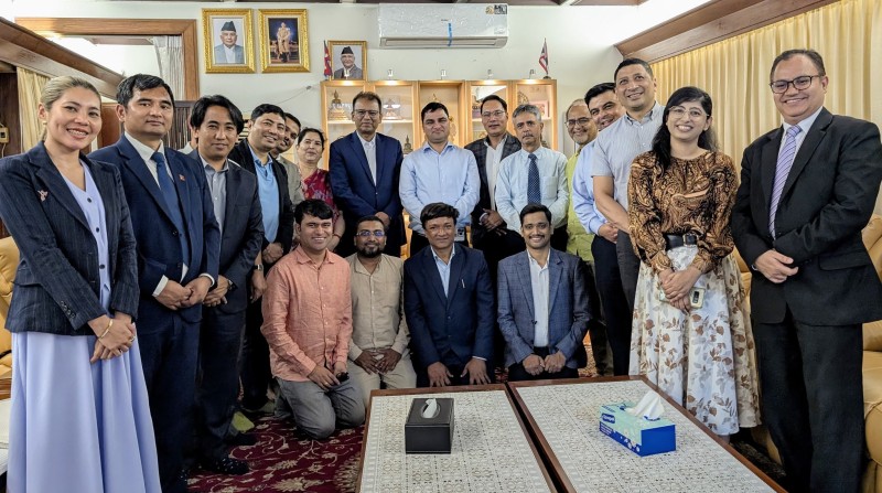 स्वास्थ्य सुधारबारे थाइल्याण्डमा रहेका नेपाली स्वास्थ्यकर्मीसँग मन्त्री पौडेलद्वारा सुझाव सङ्कलन