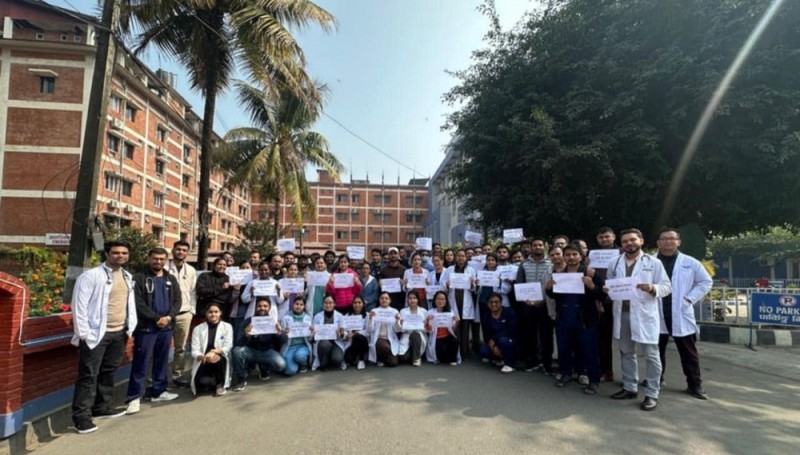 माइतीघरमा चिकित्सकहरूको प्रदर्शन, आन्दोलन निरन्तर