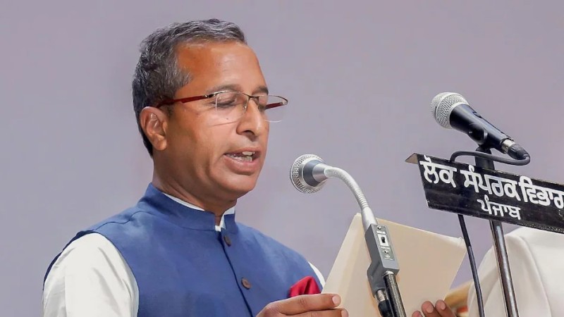 भ्रष्टाचारको आरोप लागेका पञ्जाबका स्वास्थ्यमन्त्री बर्खास्त