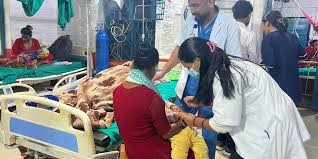 दैलेख अस्पतालमा बेड अभाव, बिरामी भुइँमै उपचारमा