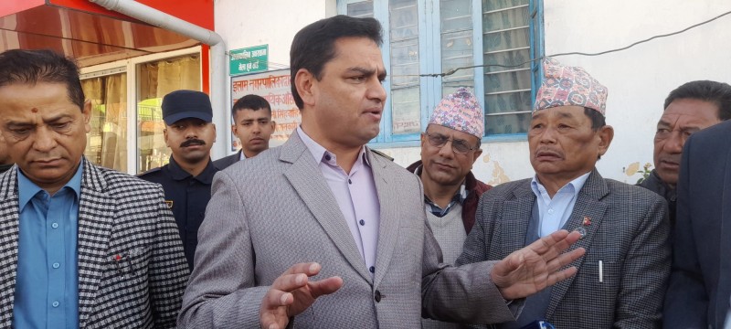 अस्पतालमा स्वास्थ्य बिमाको औषधि छैन भन्न नपाइने  : मन्त्री प्रदीप पौडेल