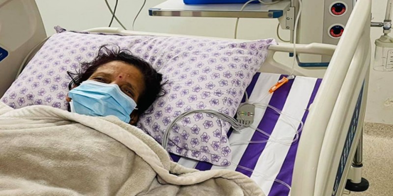कोरोना संक्रमित प्रचण्ड पत्नी सीताको आइसियूमा उपचारमा हुँदै 