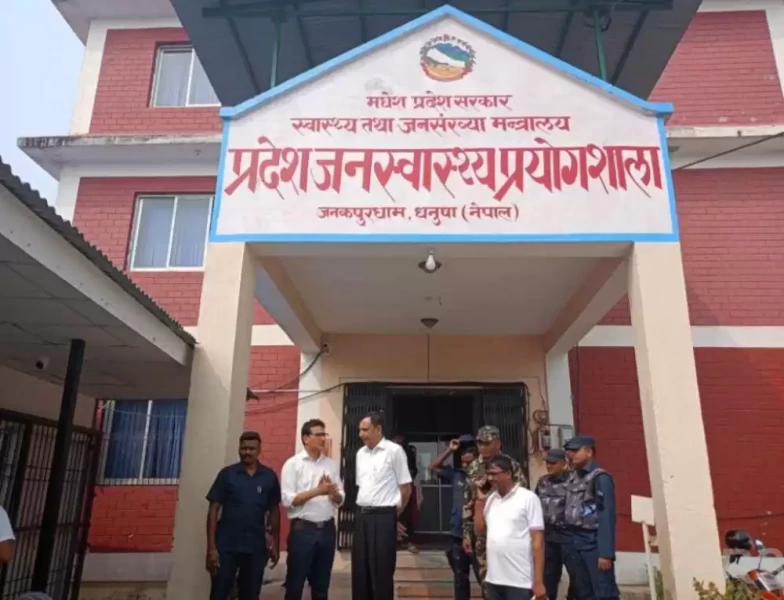 जनस्वास्थ्य प्रयोगशालाका कर्मचारी सेवा निरन्तरताको माग गर्दै आन्दोलनमा