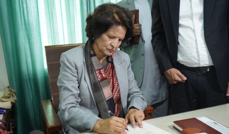 डा.  गौतमले स्वास्थ्य मन्त्रीका रूपमा पदभार ग्रहण, पहिलो निर्णय यस्तो