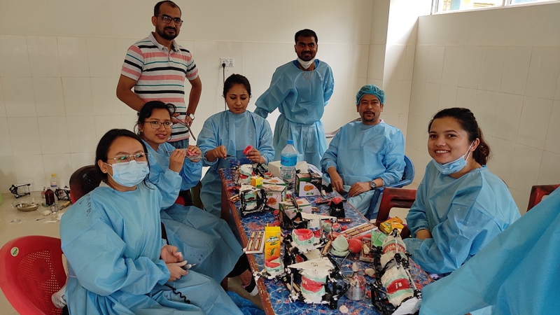 पाँचथरको फिदिममा जेष्ठ नागरिकलाई निःशुल्क कृत्रिम दाँत
